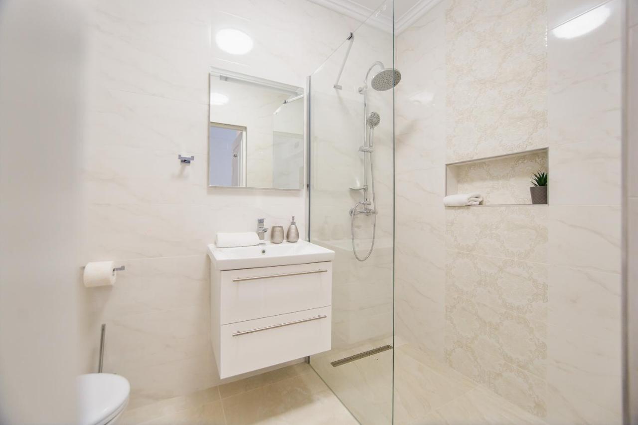 Trio Orange Apartment Oradea Exterior photo