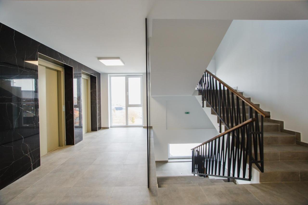 Trio Orange Apartment Oradea Exterior photo